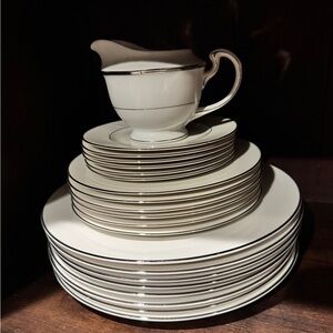 Vintage Syracuse China/Yorktown Platinum Rim/Discontinued 1966